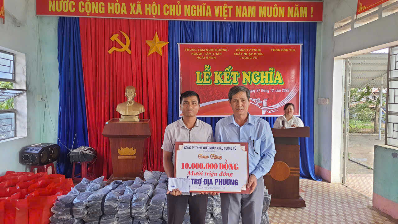 ẤM ÁP LỄ KẾT NGHĨA GIỮA TRUNG TÂM NUÔI DƯỠNG NGƯỜI TÂM THẦN HOÀI NHƠN, CÔNG TY TNHH XNK TƯỜNG VŨ VỚI THÔN BÔN TUL